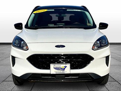 Used 2022 Ford Escape SE w/ SE Sport Appearance Package image 3