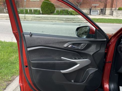 Used 2024 Chevrolet Trax LS w/ LS Convenience Package FWD image 5