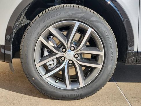 Used 2026 Land Rover Discovery Sport Landmark AWD/4WD image 7