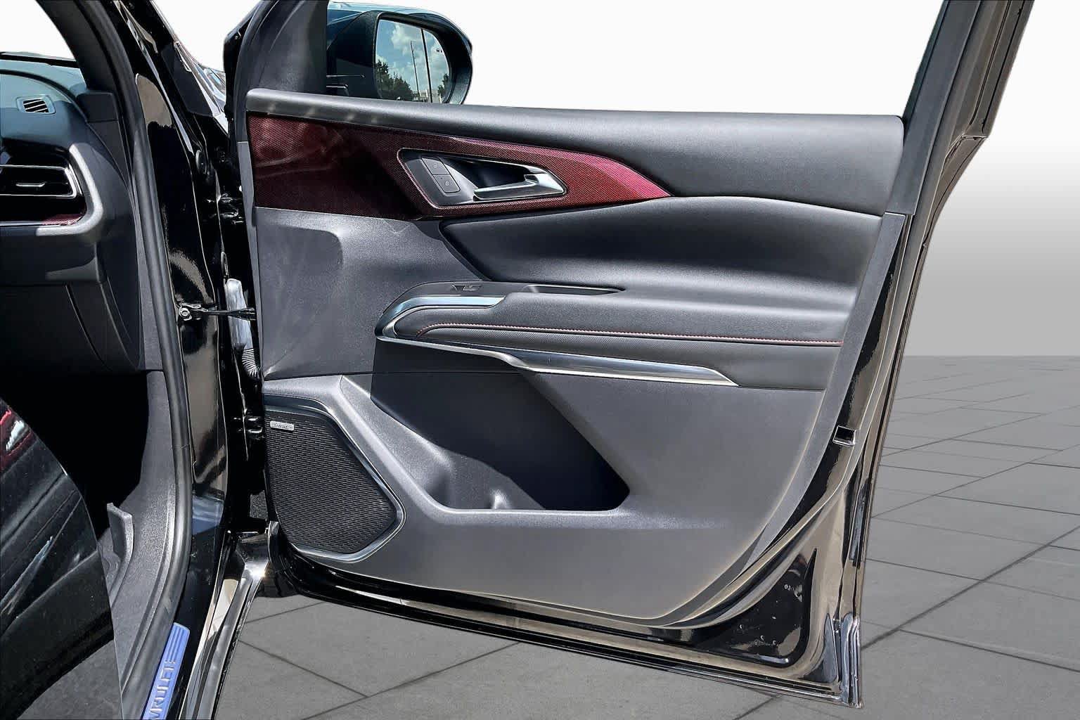 Used 2024 Chevrolet Traverse RS FWD image 22