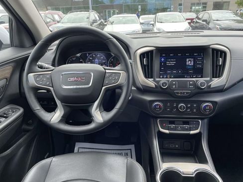 Used 2023 GMC Terrain Denali w/ Denali Premium Package AWD/4WD image 2