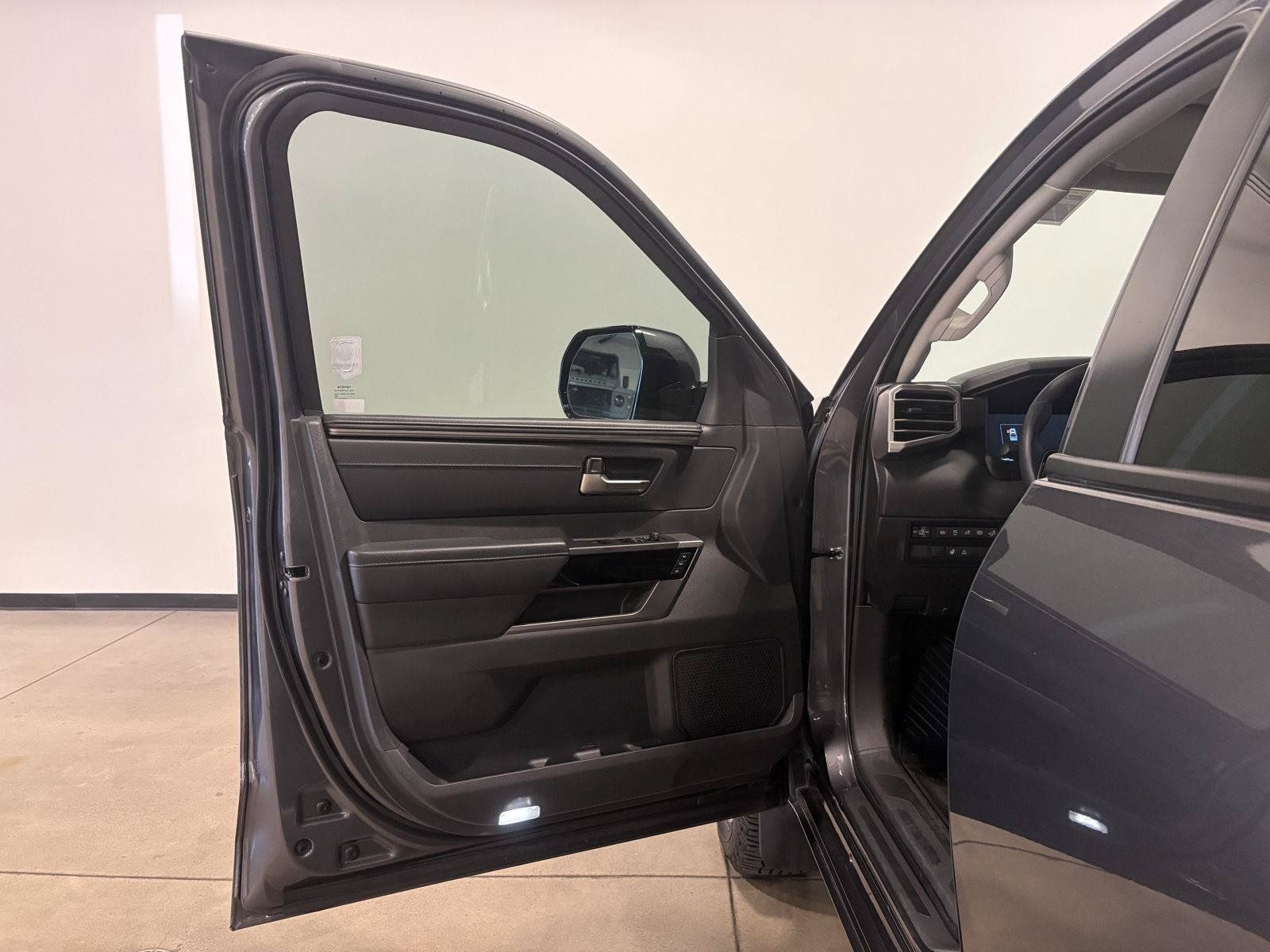 Used 2024 Toyota Tundra Limited AWD/4WD image 10