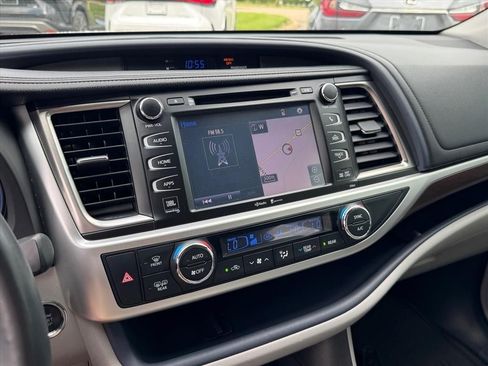 Used 2015 Toyota Highlander Limited w/ Driver Technology Package AWD/4WD image 24