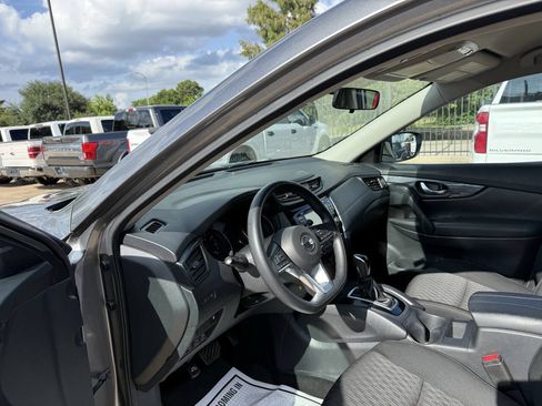 Used 2018 Nissan Rogue S AWD/4WD image 6