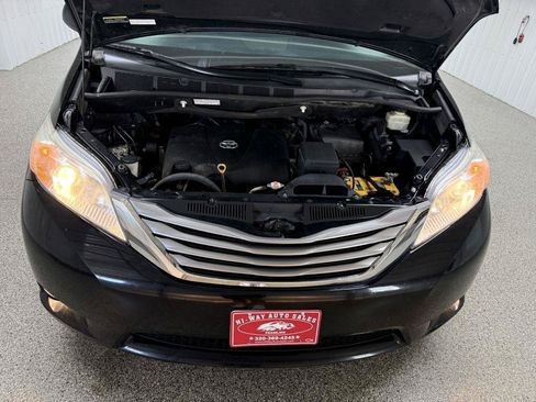 Used 2017 Toyota Sienna XLE w/ XLE Navigation Package AWD/4WD image 35