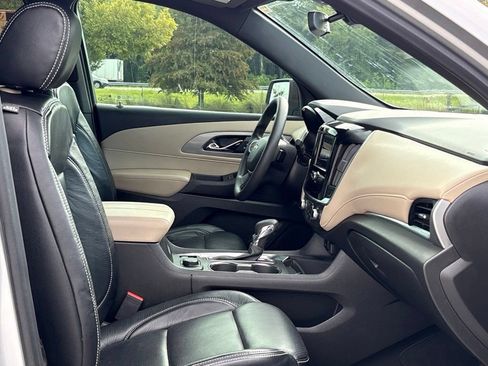 Used 2022 Chevrolet Traverse LS FWD image 33