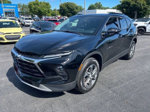 Used 2024 Chevrolet Blazer LT w/ Convenience Package FWD image 3