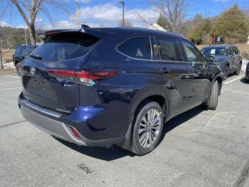 New 2026 Toyota Highlander Platinum image 5