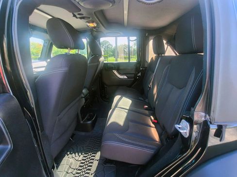 Used 2014 Jeep Wrangler Unlimited Rubicon w/ Connectivity Group AWD/4WD image 30