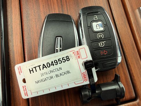 Used 2019 Lincoln Navigator Select RWD image 34