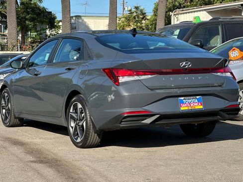 Used 2023 Hyundai Elantra SEL w/ Convenience Package FWD image 6