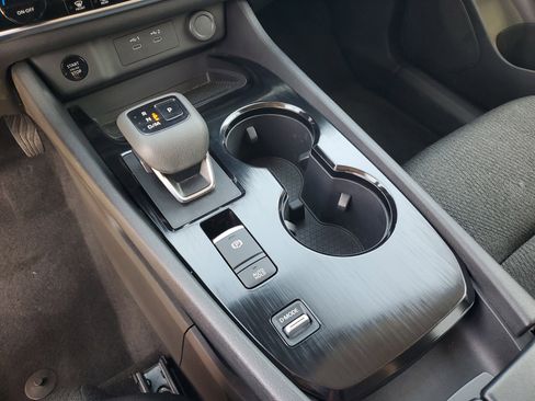 Certified 2024 Nissan Rogue SV FWD image 23
