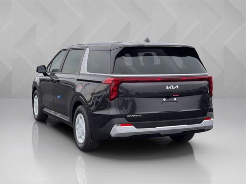 New 2026 Kia Carnival image 7