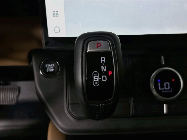 New 2026 Land Rover Defender 110 X-Dynamic SE AWD/4WD image 18