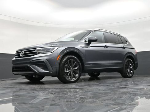 Used 2024 Volkswagen Tiguan SE FWD image 17