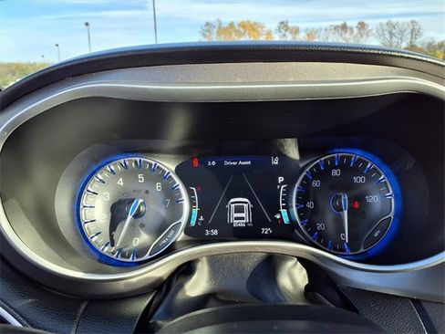 Used 2021 Chrysler Pacifica Touring-L image 68