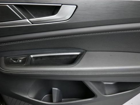 Certified 2025 Volkswagen Atlas Cross Sport SE image 15