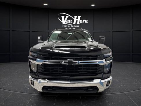 Used 2024 Chevrolet Silverado 2500 LT w/ Convenience Package image 10