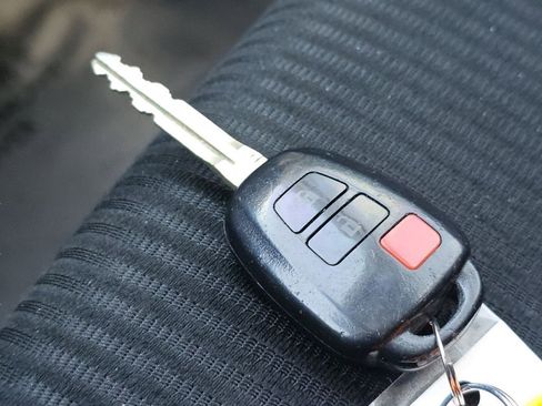 Used 2016 Toyota RAV4 LE image 34