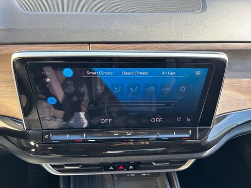 Used 2025 Volkswagen Atlas SE image 22