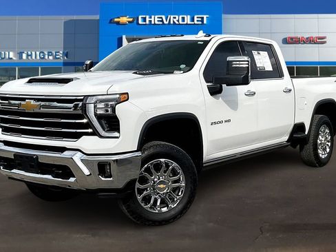 Used 2024 Chevrolet Silverado 2500 LTZ w/ LTZ Convenience Package image 3