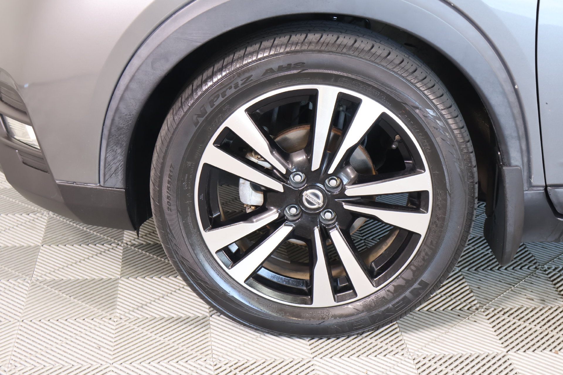 Used 2019 Nissan Kicks SR w/ SR Premium Package FWD image 17