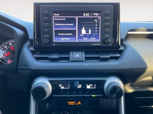 Used 2022 Toyota RAV4 LE image 16