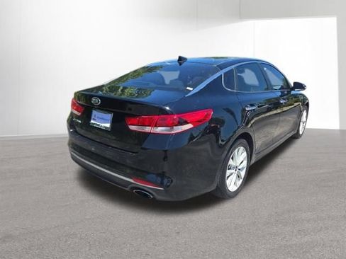 Used 2018 Kia Optima LX w/ 17" Alloy Wheels Package FWD image 5