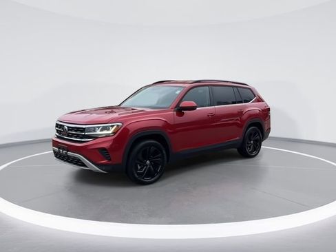 Certified 2022 Volkswagen Atlas SE w/ Black Wheel Package image 4