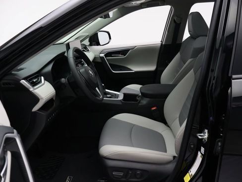 Used 2025 Toyota RAV4 Limited image 14