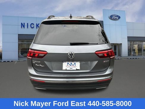 Used 2020 Volkswagen Tiguan SE w/ Panoramic Sunroof Package image 6