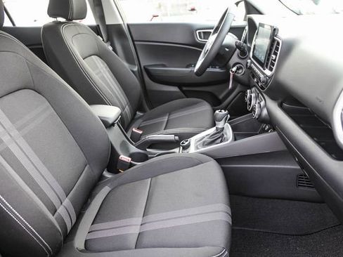 New 2025 Hyundai Venue SEL image 17