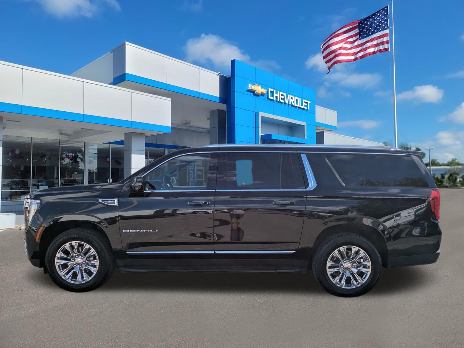 Used 2025 GMC Yukon XL Denali AWD/4WD image 6