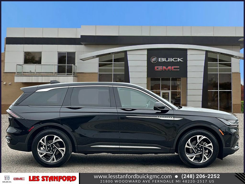 Used 2024 Lincoln Nautilus Premier AWD/4WD image 7