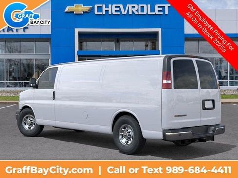 New 2025 Chevrolet Express 3500 Extended image 3