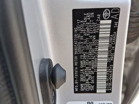 Used 2018 Toyota Corolla LE image 27