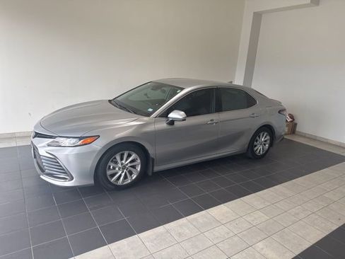 Used 2022 Toyota Camry LE image 1