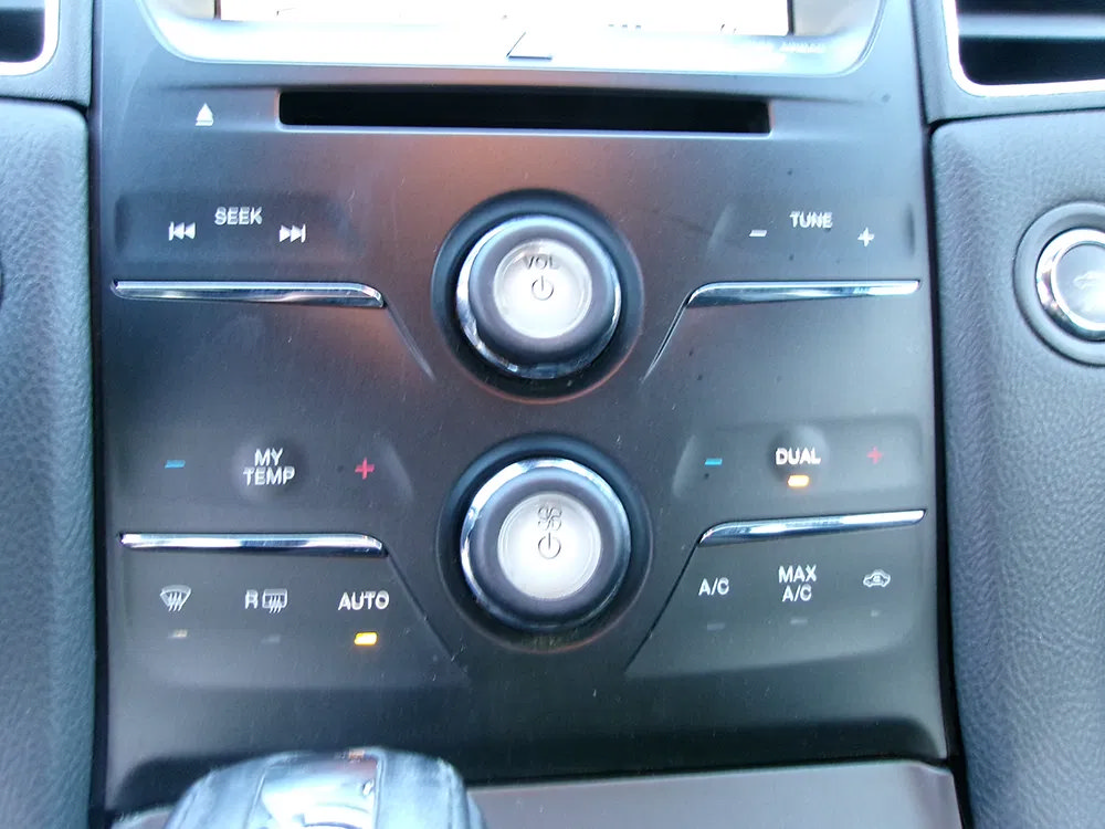 Used 2018 Ford Taurus SEL w/ Equipment Group 201A FWD image 26