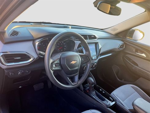 Used 2021 Chevrolet TrailBlazer LT w/ Convenience Package image 9