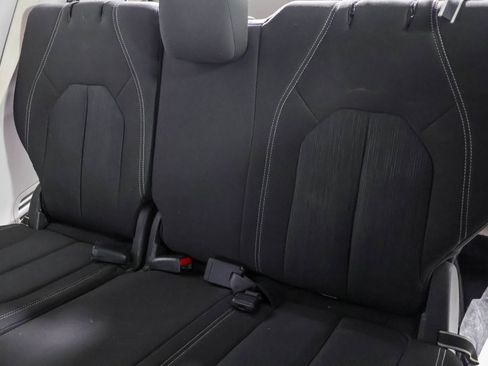 Used 2022 Chrysler Voyager LX image 36