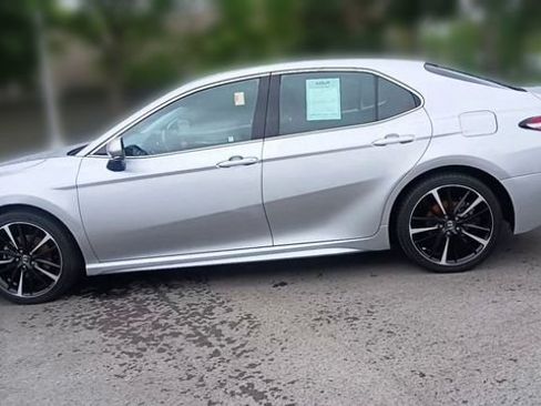 Used 2018 Toyota Camry XSE FWD image 8