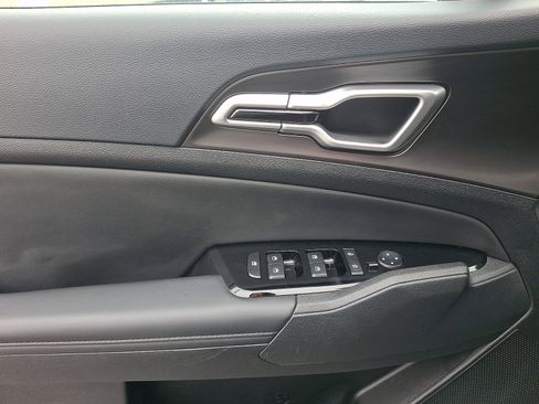 Used 2025 Kia Sportage EX image 13