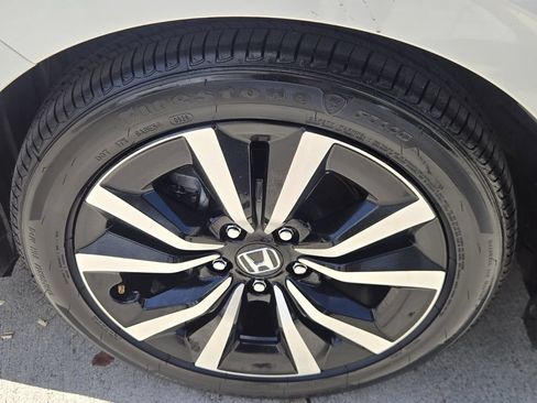 Used 2024 Honda Civic EX image 9