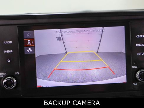 Used 2023 Kia Carnival LX FWD image 18