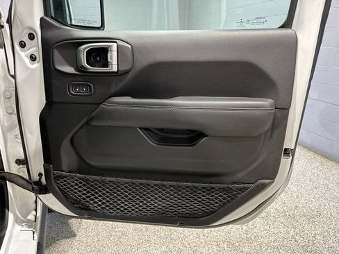 Used 2020 Jeep Gladiator Rubicon AWD/4WD image 18