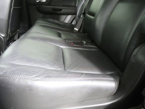 Used 2010 Cadillac Escalade AWD image 14