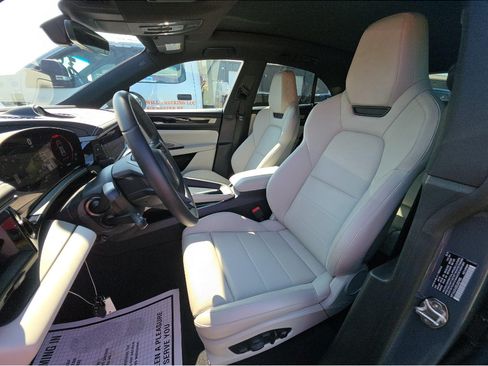 Used 2025 Porsche Macan 4 Electric AWD/4WD image 5