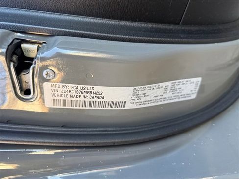 Used 2021 Chrysler Pacifica Limited w/ Uconnect Theater Family Group image 36