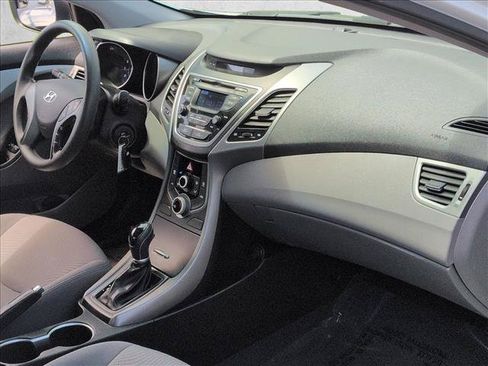 Used 2015 Hyundai Elantra SE FWD image 23