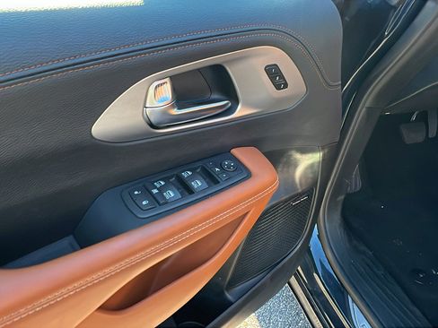 Used 2024 Chrysler Pacifica Pinnacle image 16